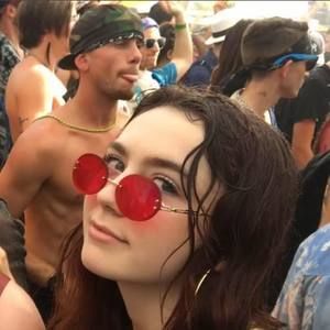 Meet your Posher, Ella